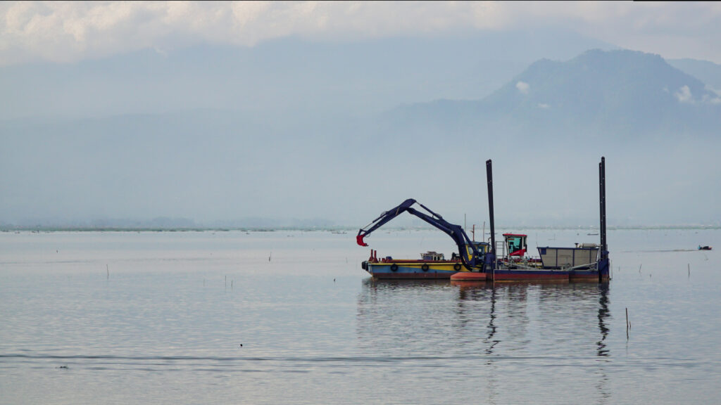 Dredging ports and harbors in Zagreb require heavy-duty cable and hose floats.