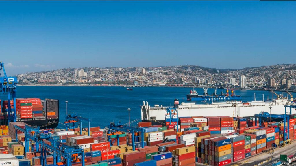 Valparaíso's industries benefit from innovative floats for cables, hoses, and pipelines