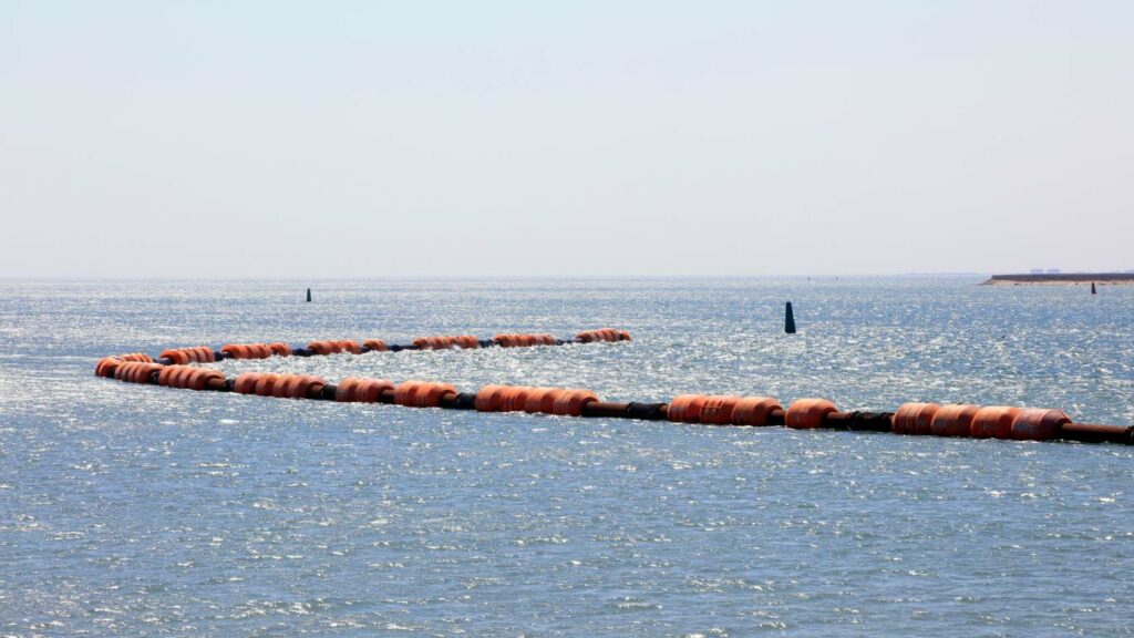 Mexico pipe and hose floats