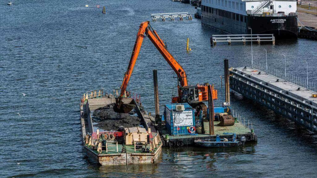 Singapore pipe and hose floats