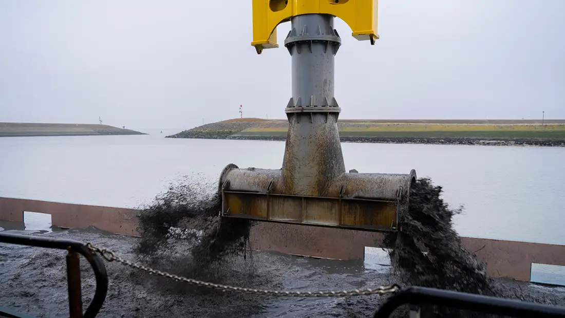 Key-Challenges-in-Traditional-Dredging-Operations-